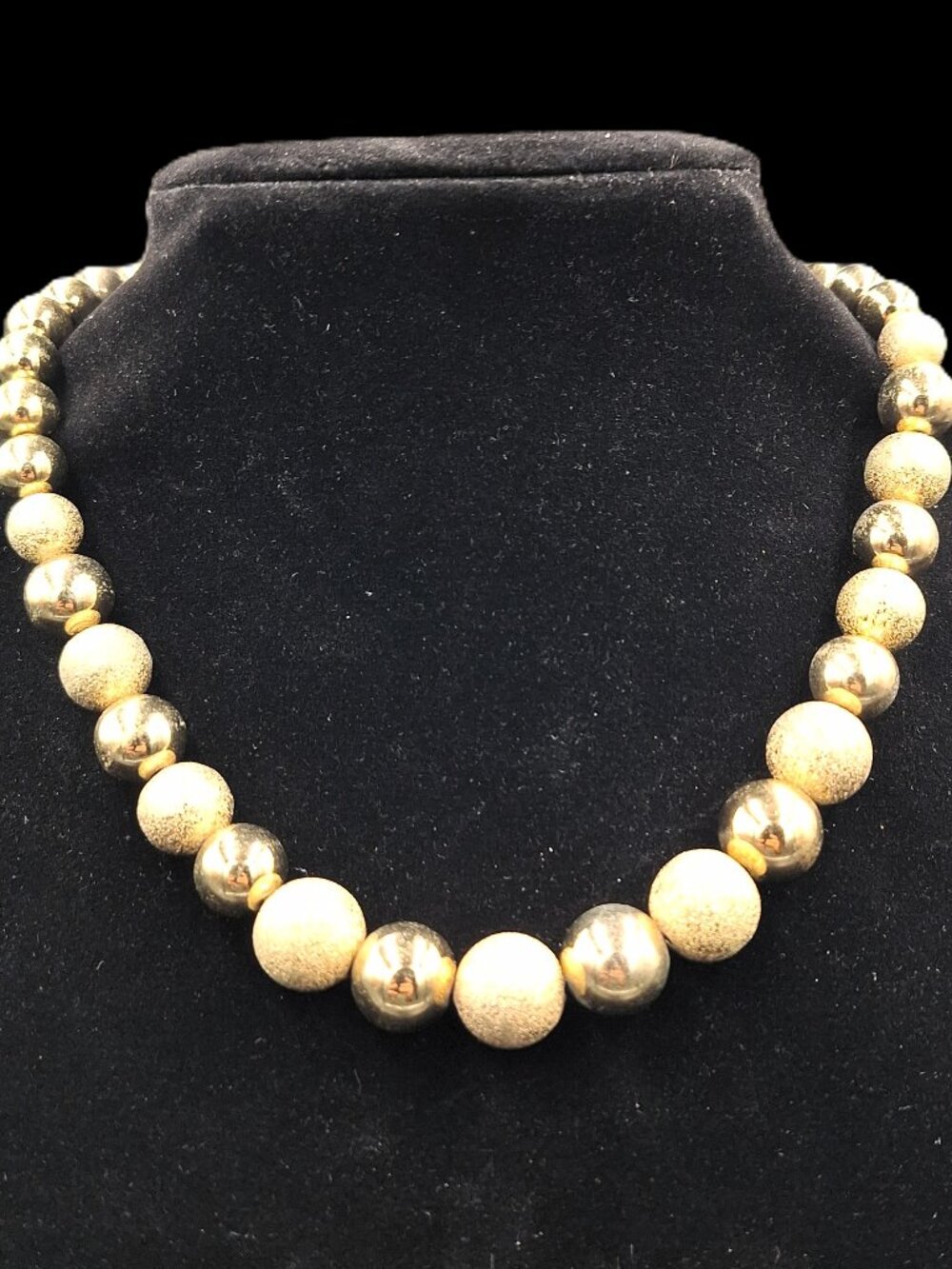 Vintage gold tone bead necklace 16"